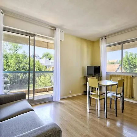Eugenie Apartamento *
